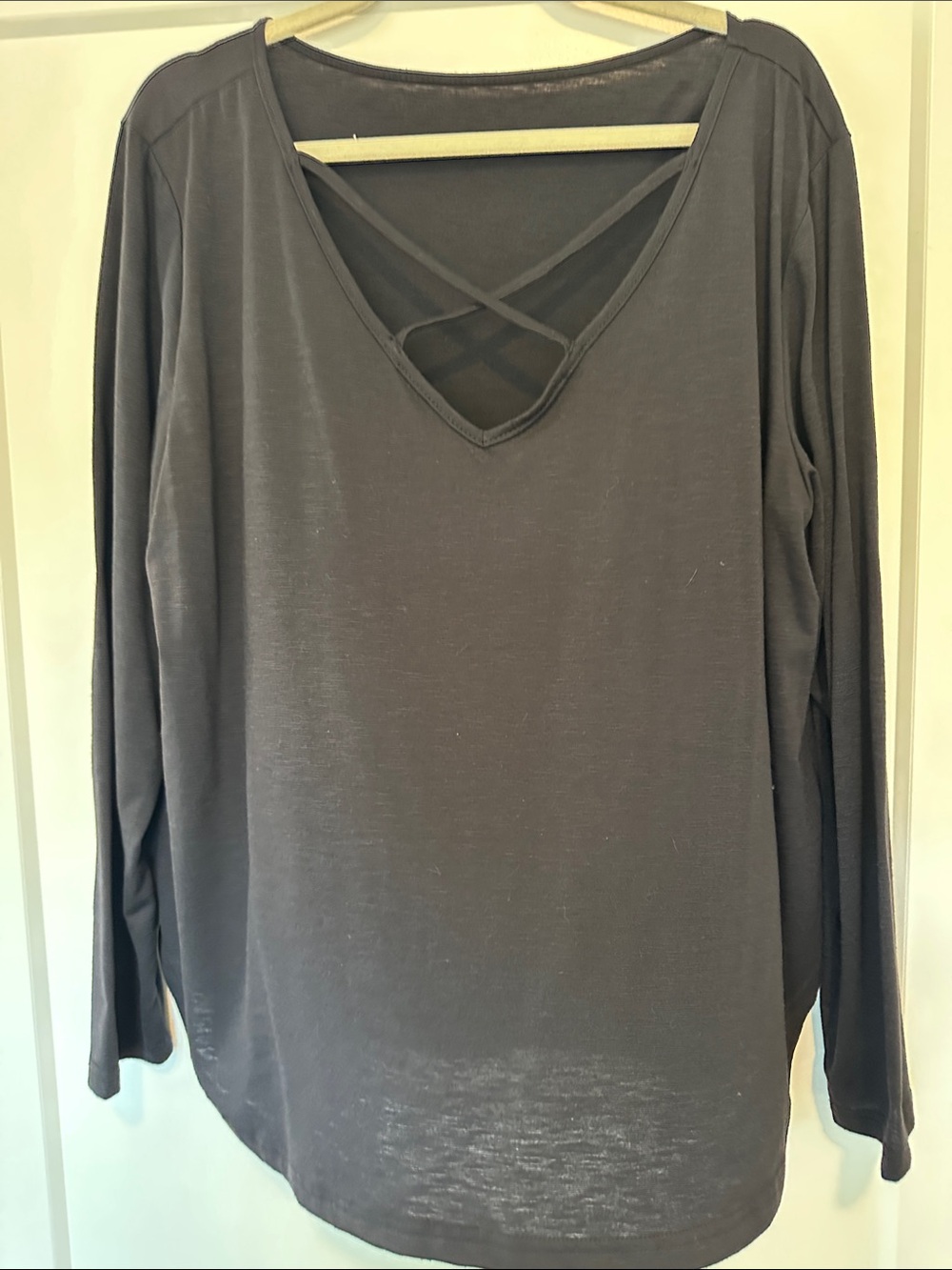 Women's Gray Long-Sleeve Crisscross V-Neck Top